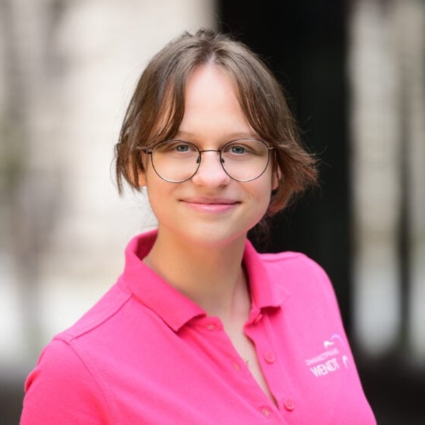 Zahnarztpraxis mitarbeiterin jenny boehm